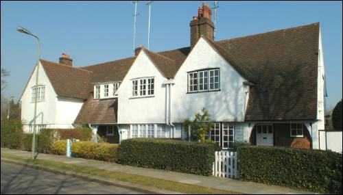 040-42 Erskine Hill